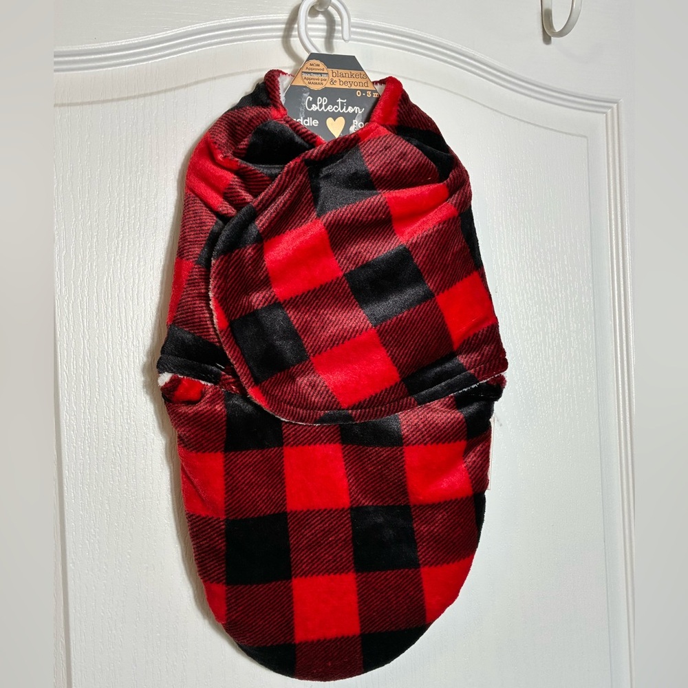 Blankets & Beyond Buffalo Plaid Infant Swaddle Bag - NWT Small- Size 0-3 months!